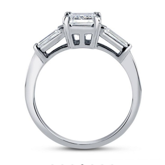 EMERALD CUT ENGAGEMENT RING SIZE 8 - Picture 9 of 10